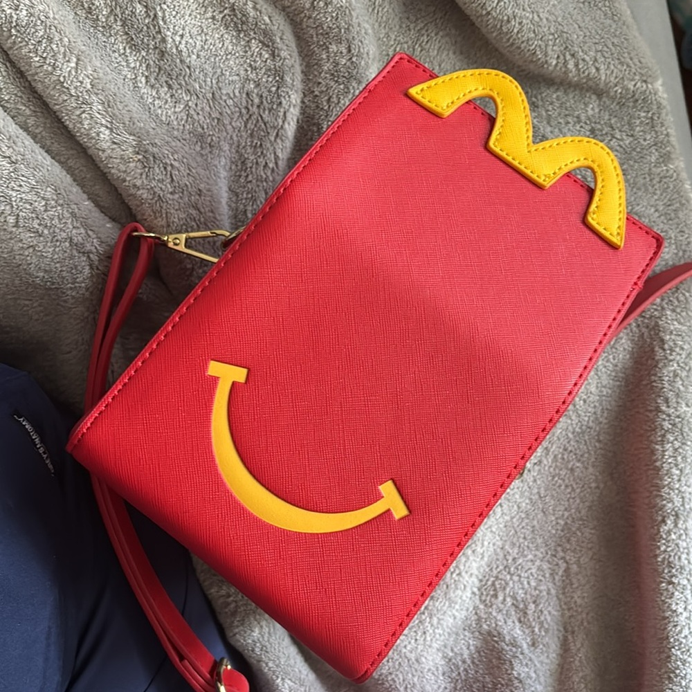 never used McDonald’s happy meal purse - Picture 3 of 3
